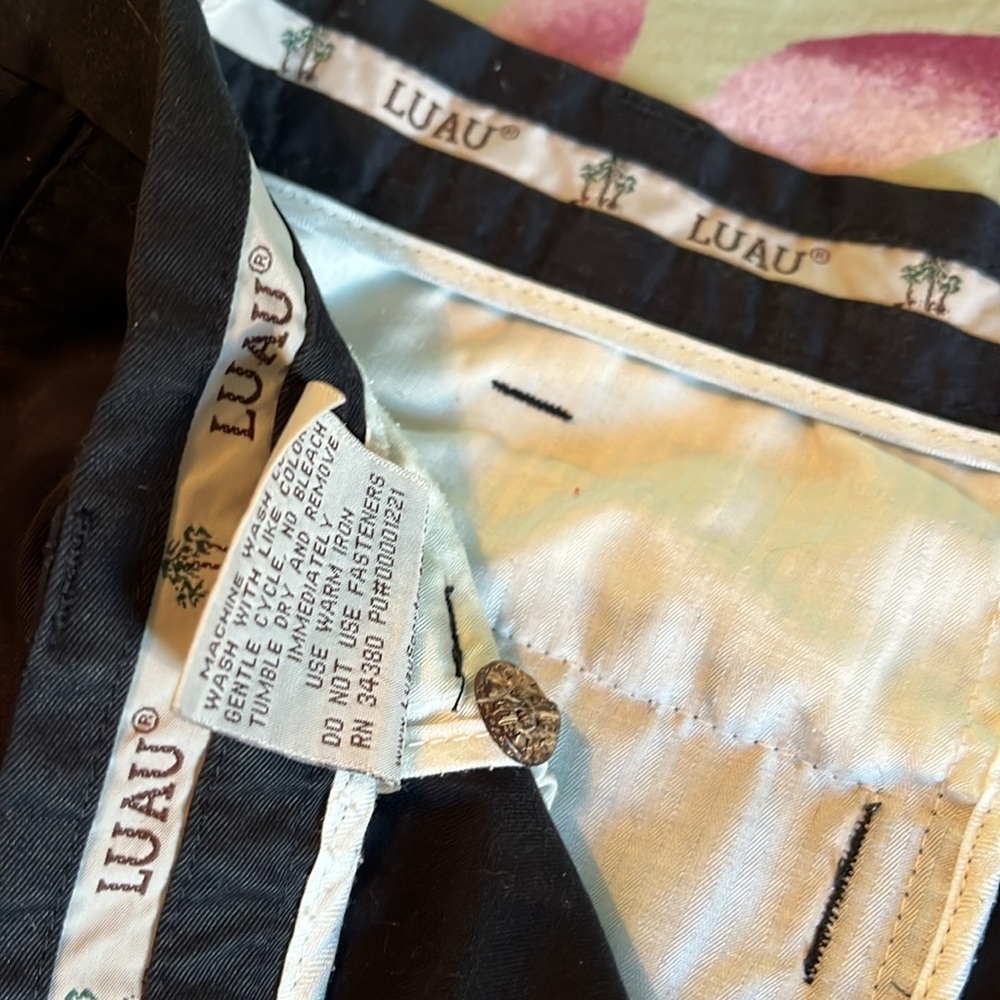 Black shorts - Picture 5 of 7